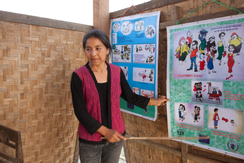 Health Education in Myanmar — Stock image of an ADRA health workerdoing health education to villagers in the dry zone of central Burma — ADRA, Burma, Myanmar...