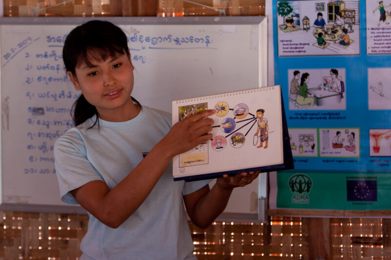 Health Education in Myanmar — Stock image of an ADRA health workerdoing health education to villagers in the dry zone of central Burma — ADRA, Burma, Myanmar...