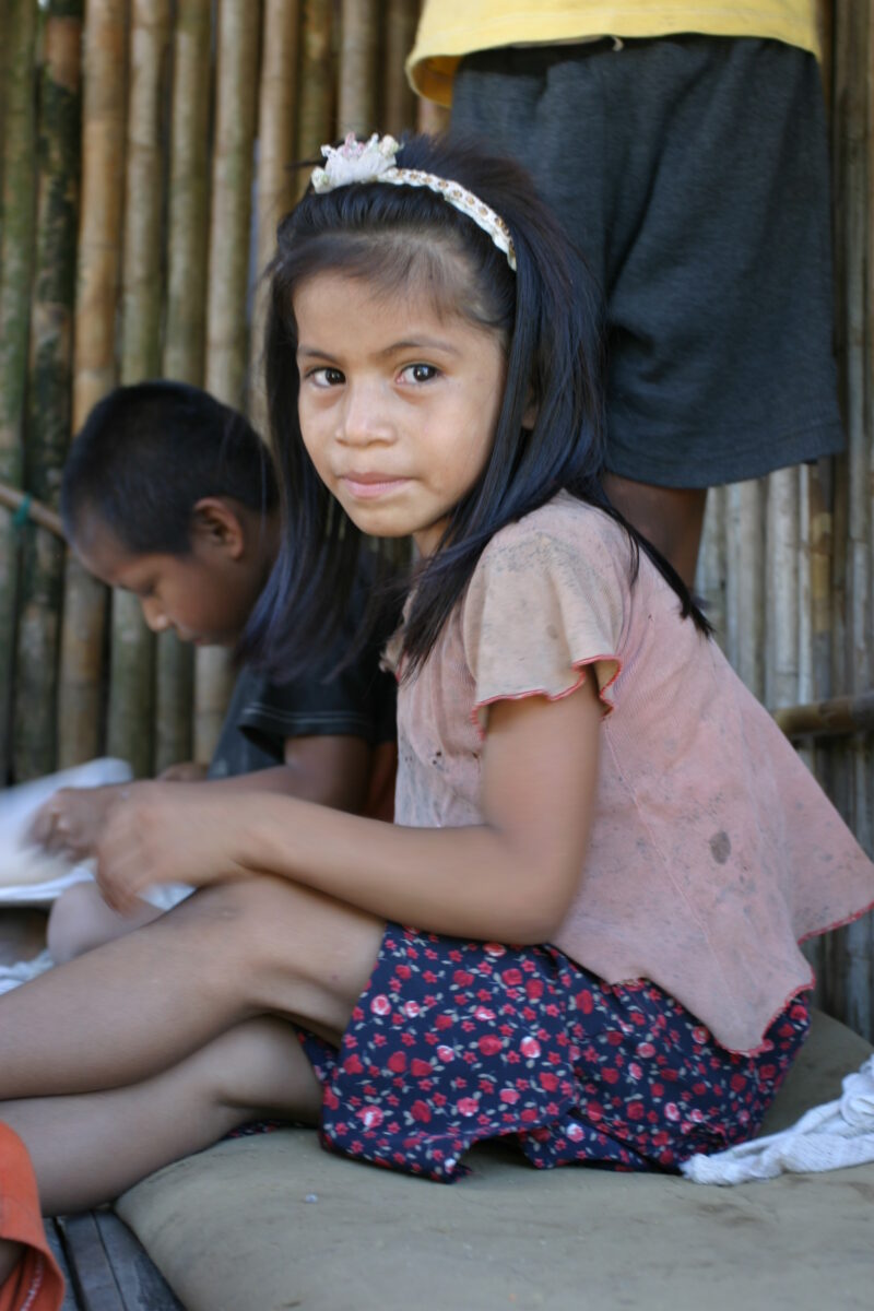 Shipibo Children in Peru — Stock image of Shipibo ethnic minority children in their village in Peru — Ethnic Minority, Shipibo Indians, Ucayali River, Peru, ...