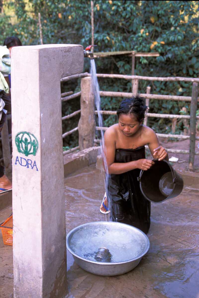 Washing Up in Laos — Washing up at the gravity fed tap, in an ethinic village in northern Laos — Laos, water, well, tap, gravity fed