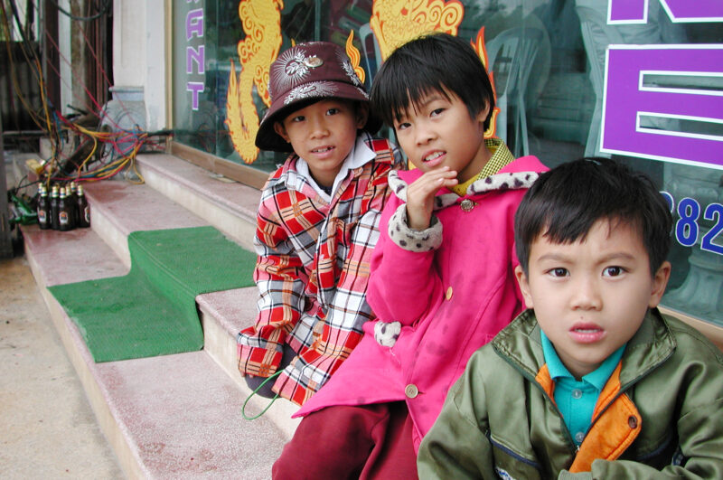 Children in Vietnam — Note: Taken with an early digital camera of a low res — Vietnam, children