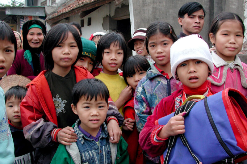 Children in Vietnam — Note: Taken with an early digital camera of a low res — Vietnam, children