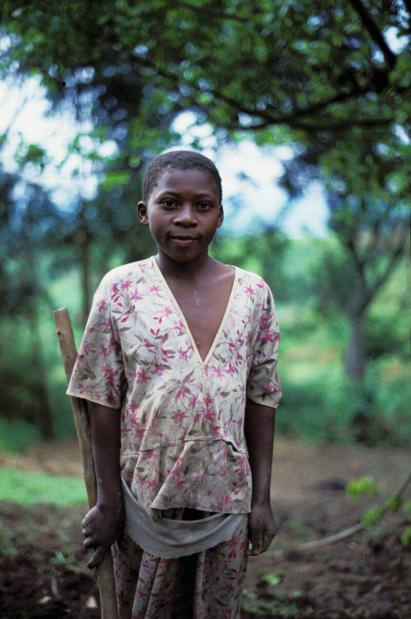 Girl in Uganda — Young girl pauses work in her garden to pose for camera — Girl, Uganda, child, children, garden