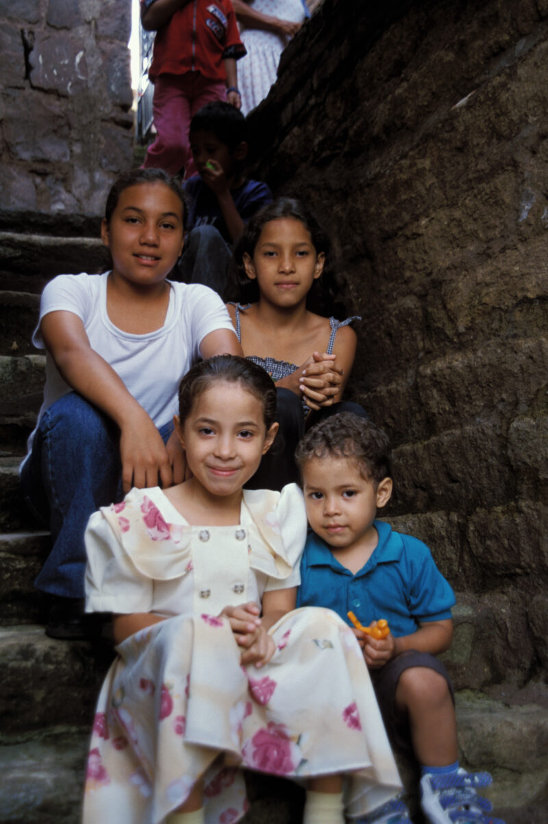 Children of Honduras — Children growing up in poverty in Honduras — Honduras, children, girl, girls, poverty