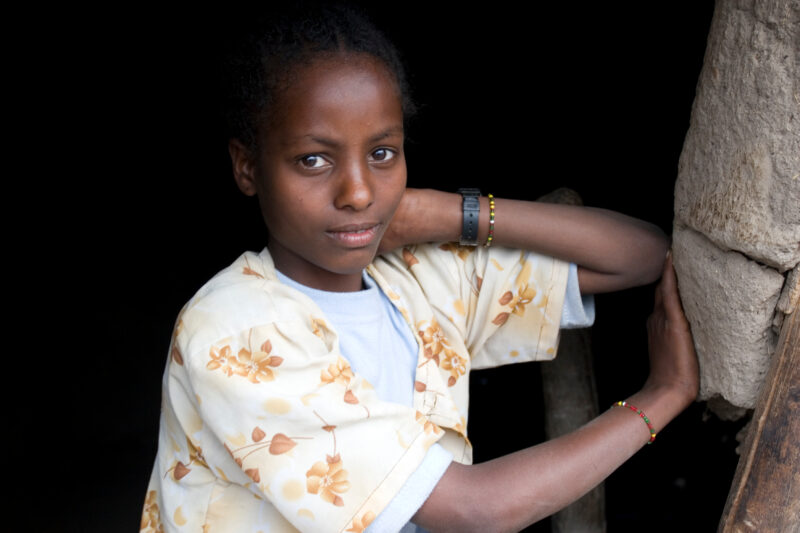 Girl in Ethiopia — Stock Image of a girl in the doorway of her home in Rural Ethiopia — Ethiopia, Africa, African, Africans, Ethiopian