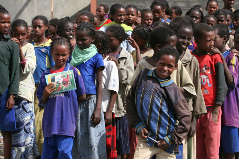Children in Ethiopia — Stock Image of Children as the line up for classes at their school in Ethiopia — Ethiopia, Africa, African, Africans, Ethiopian