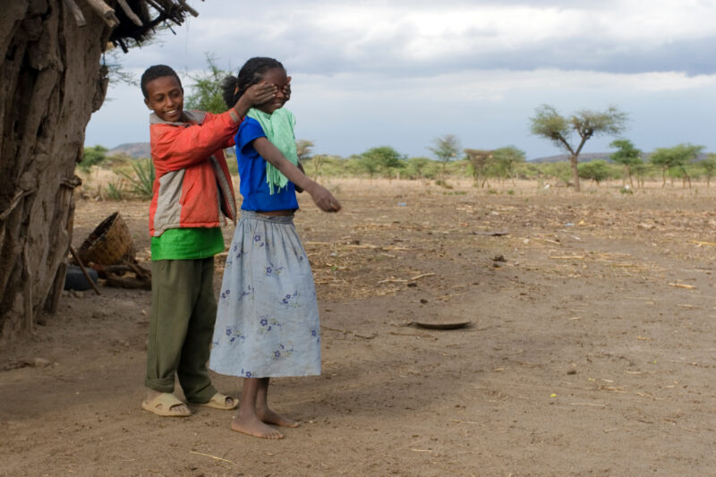 Playing games in Africa — Children playing games in rural Ethiopia — Ethiopia, Africa, African, Africans, Ethiopian