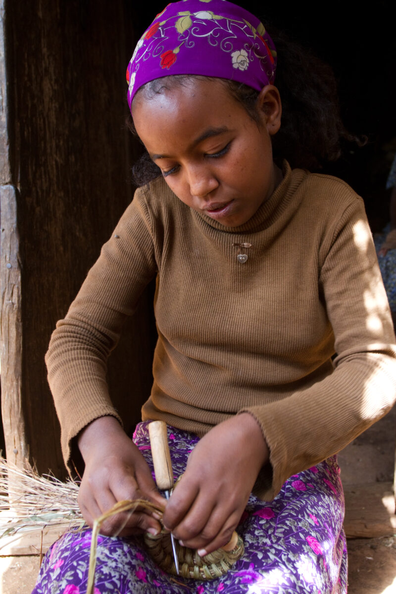 Making Baskets in Ethiopia — Young girl makes baskets in Ethiopia — Ethiopia, Africa, African, Africans, Ethiopian