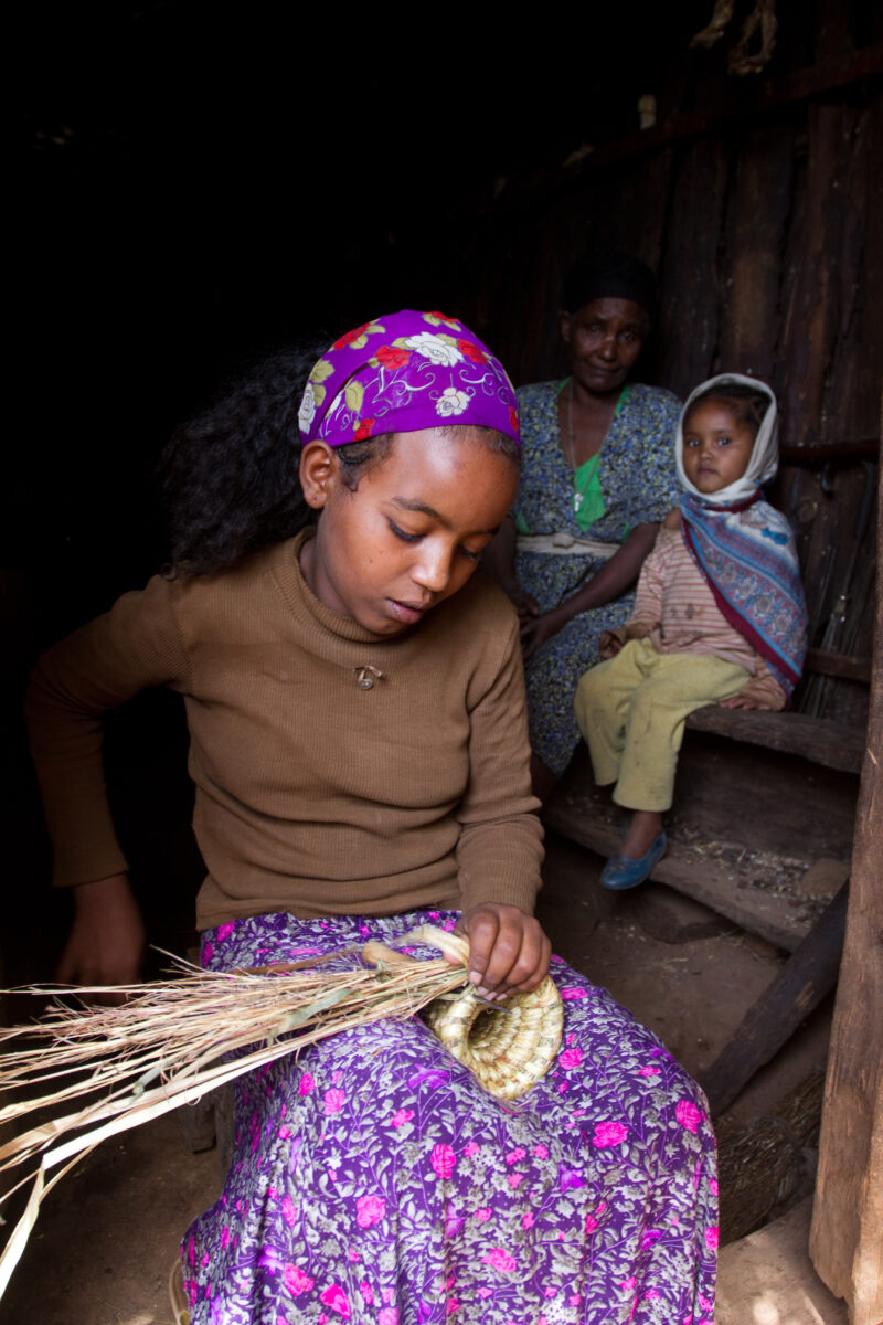 Making Baskets in Ethiopia — Young girl makes baskets in Ethiopia — Ethiopia, Africa, African, Africans, Ethiopian