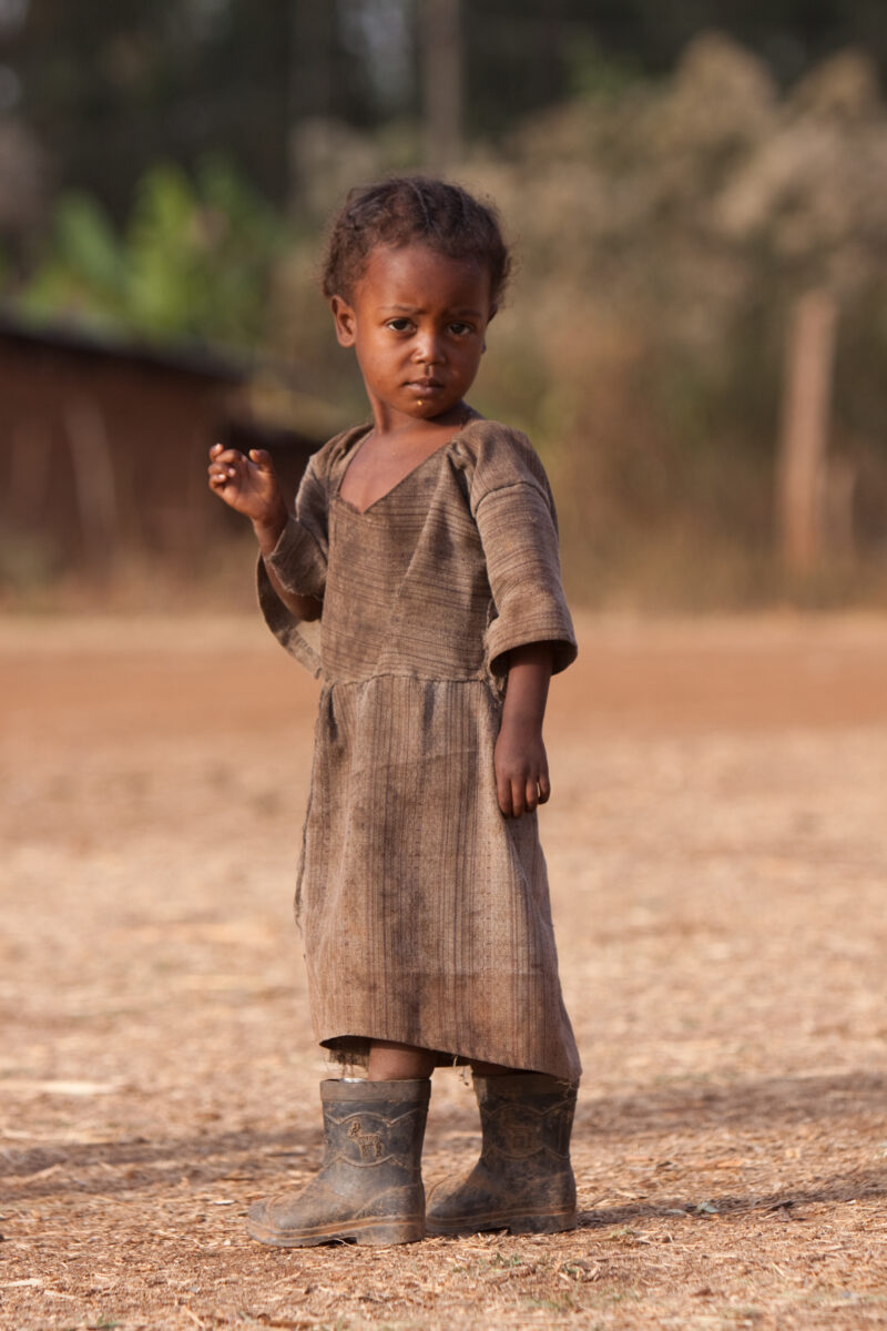 Girl in Ethiopia — Stock Image of a girl in poverty in rural Ethiopia — Ethiopia, Africa, African, Africans, Ethiopian