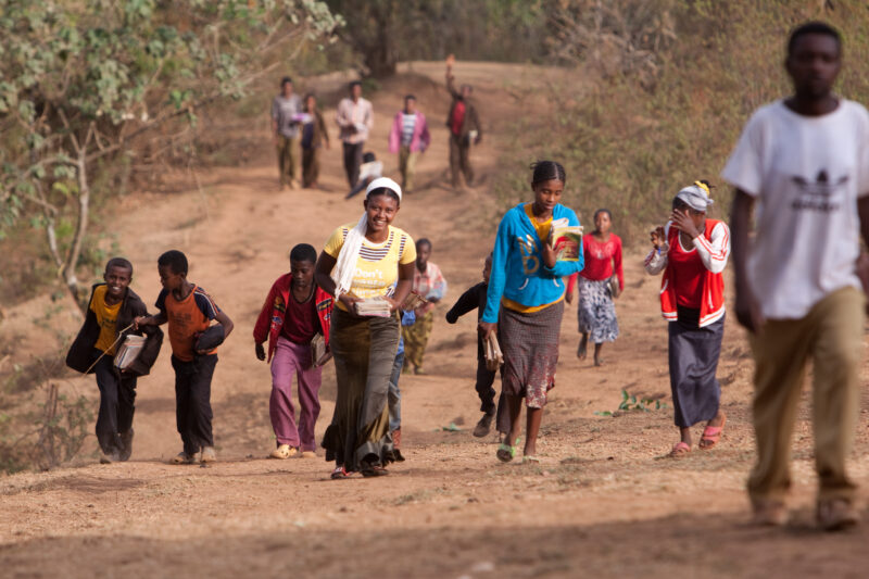 Walking to School in Ethiopia — Children in a poor village in Ethiopia, walk to their new school, provided by ADRA. — Ethiopia, Africa, African, Africans, Et...