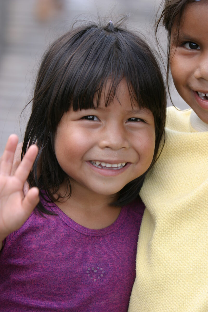 Amerindian Girl in Peru — Amerindian girls of the Shipibo group, living in the jungles of Peru, along the Ucayali River. — Peru, Poverty, Shipibo Indians, Uc...