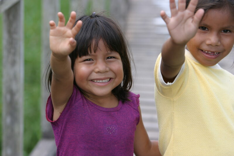 Amerindian Girl in Peru — Amerindian girls of the Shipibo group, living in the jungles of Peru, along the Ucayali River. — Peru, Poverty, Shipibo Indians, Uc...