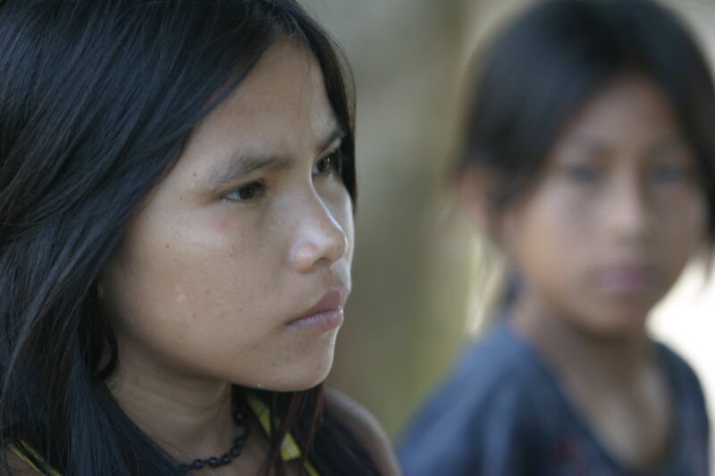 Amerindian Girl in Peru — Amerindian girls of the Shipibo group, living in the jungles of Peru, along the Ucayali River. — Peru, Poverty, Shipibo Indians, Uc...