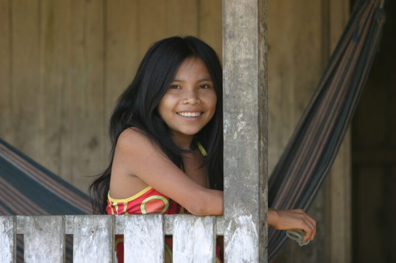 Amerindian Girl in Peru — Amerindian girls of the Shipibo group, living in the jungles of Peru, along the Ucayali River. — Peru, Poverty, Shipibo Indians, Uc...
