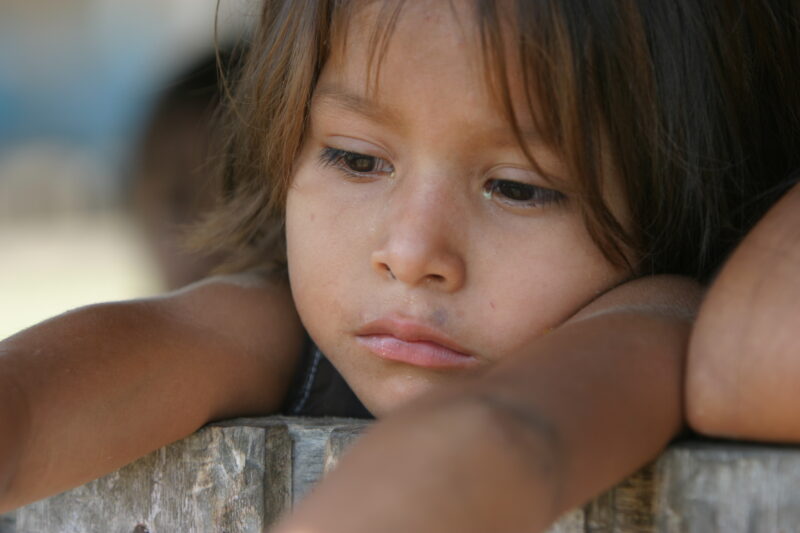 Amerindian Girl in Peru — Amerindian girls of the Shipibo group, living in the jungles of Peru, along the Ucayali River. — Peru, Poverty, Shipibo Indians, Uc...