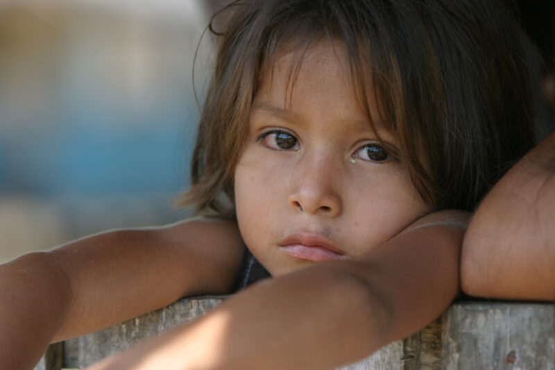 Amerindian Girl in Peru — Amerindian girls of the Shipibo group, living in the jungles of Peru, along the Ucayali River. — Peru, Poverty, Shipibo Indians, Uc...