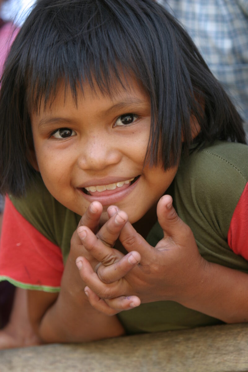 Amerindian Girl in Peru — Amerindian girls of the Shipibo group, living in the jungles of Peru, along the Ucayali River. — Peru, Poverty, Shipibo Indians, Uc...