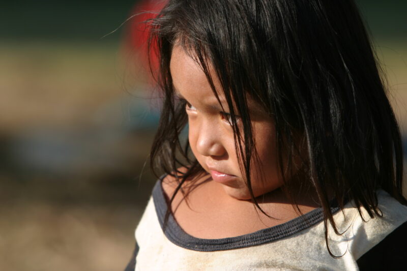Amerindian Girl in Peru — Amerindian girls of the Shipibo group, living in the jungles of Peru, along the Ucayali River. — Peru, Poverty, Shipibo Indians, Uc...