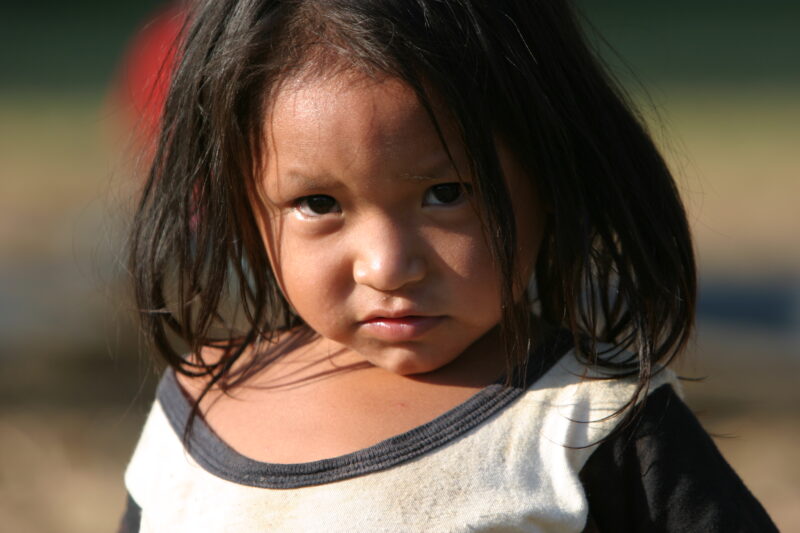 Amerindian Girl in Peru — Amerindian girls of the Shipibo group, living in the jungles of Peru, along the Ucayali River. — Peru, Poverty, Shipibo Indians, Uc...