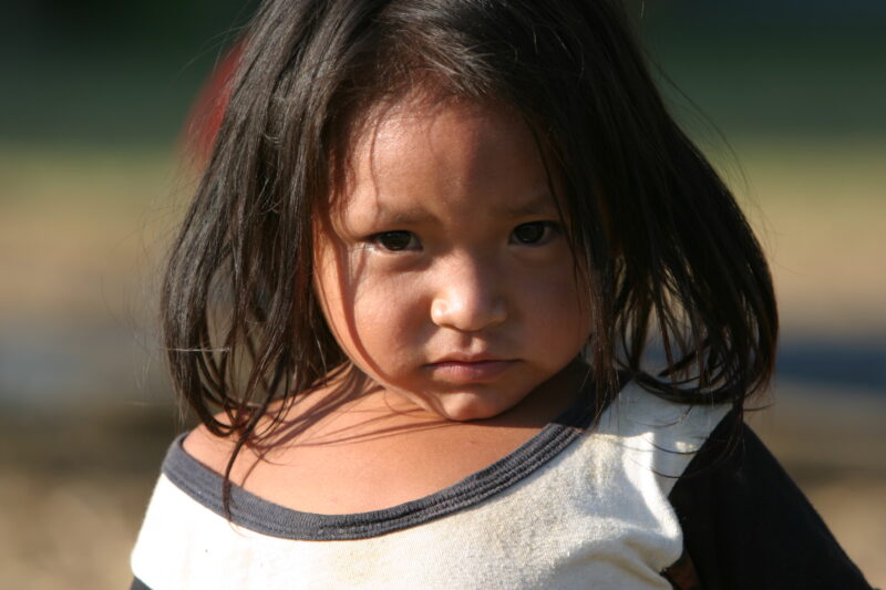 Amerindian Girl in Peru — Amerindian girls of the Shipibo group, living in the jungles of Peru, along the Ucayali River. — Peru, Poverty, Shipibo Indians, Uc...
