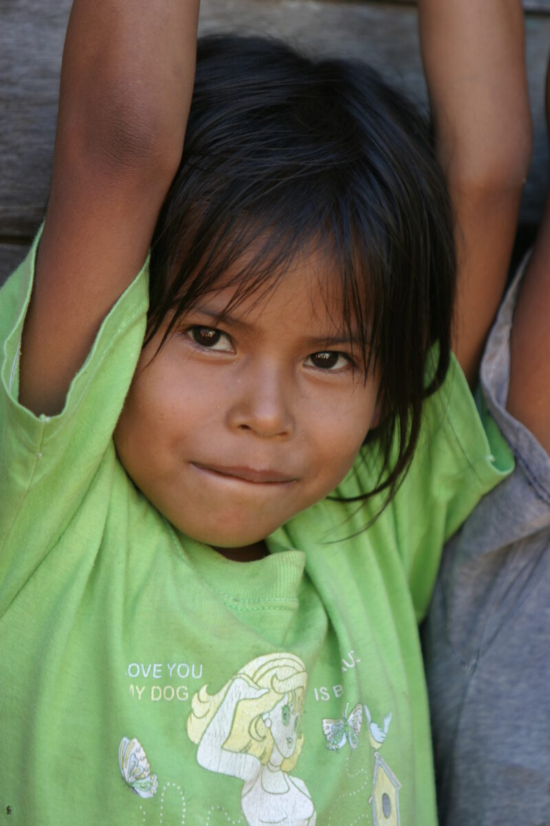 Amerindian Girl in Peru — Amerindian girls of the Shipibo group, living in the jungles of Peru, along the Ucayali River. — Peru, Poverty, Shipibo Indians, Uc...