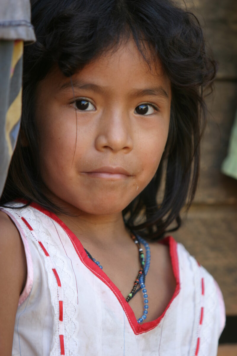 Amerindian Girl in Peru — Amerindian girls of the Shipibo group, living in the jungles of Peru, along the Ucayali River. — Peru, Poverty, Shipibo Indians, Uc...