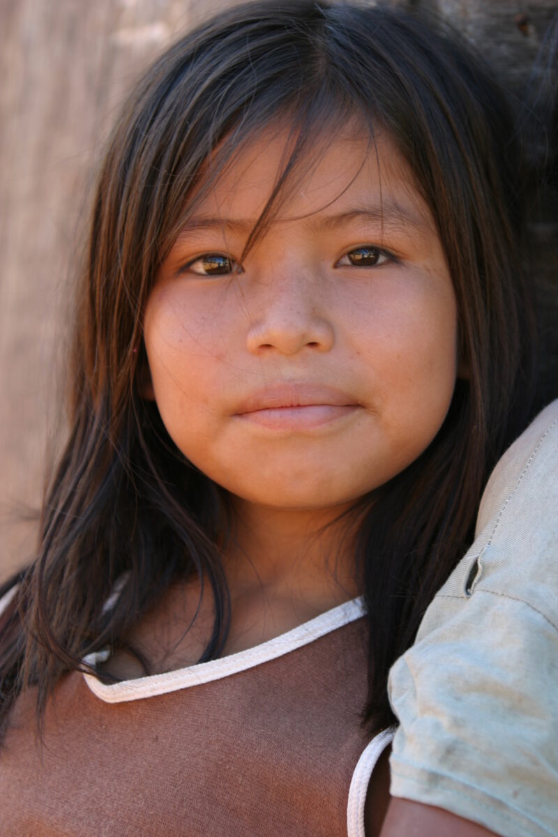 Amerindian Girl in Peru — Amerindian girls of the Shipibo group, living in the jungles of Peru, along the Ucayali River. — Peru, Poverty, Shipibo Indians, Uc...