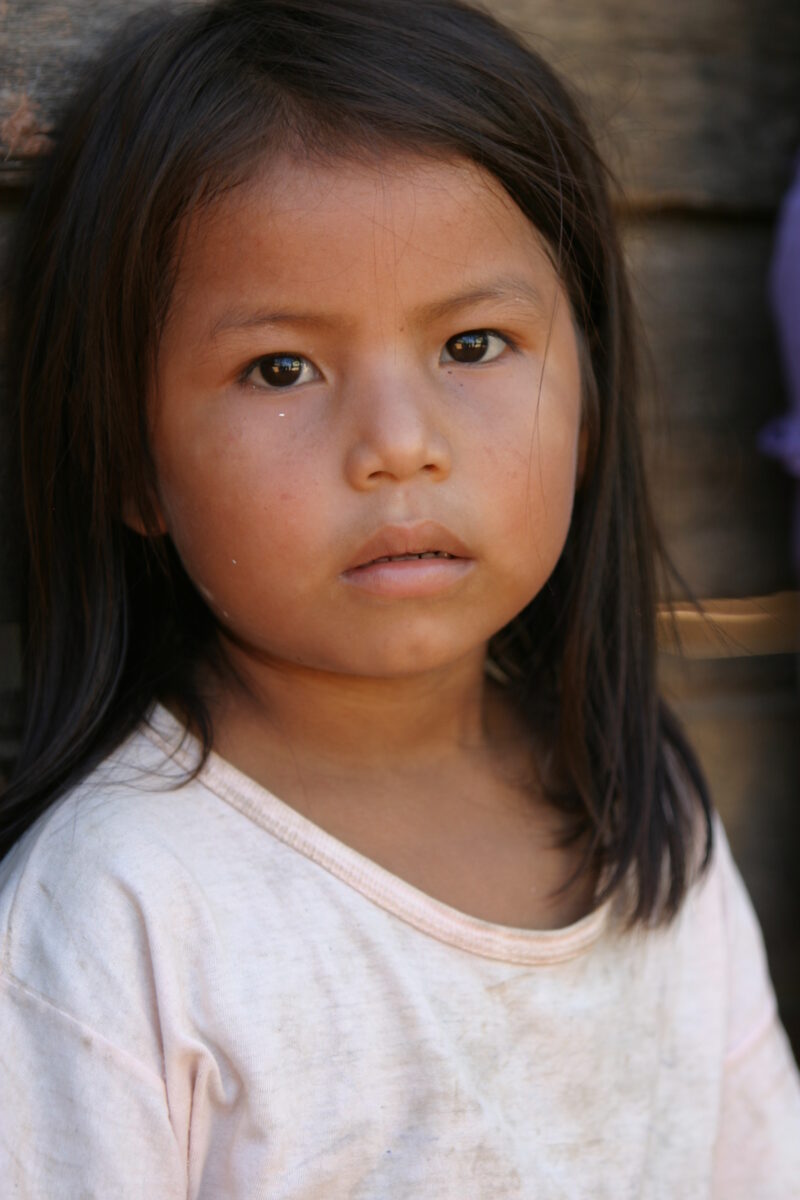 Amerindian Girl in Peru — Amerindian girls of the Shipibo group, living in the jungles of Peru, along the Ucayali River. — Peru, Poverty, Shipibo Indians, Uc...