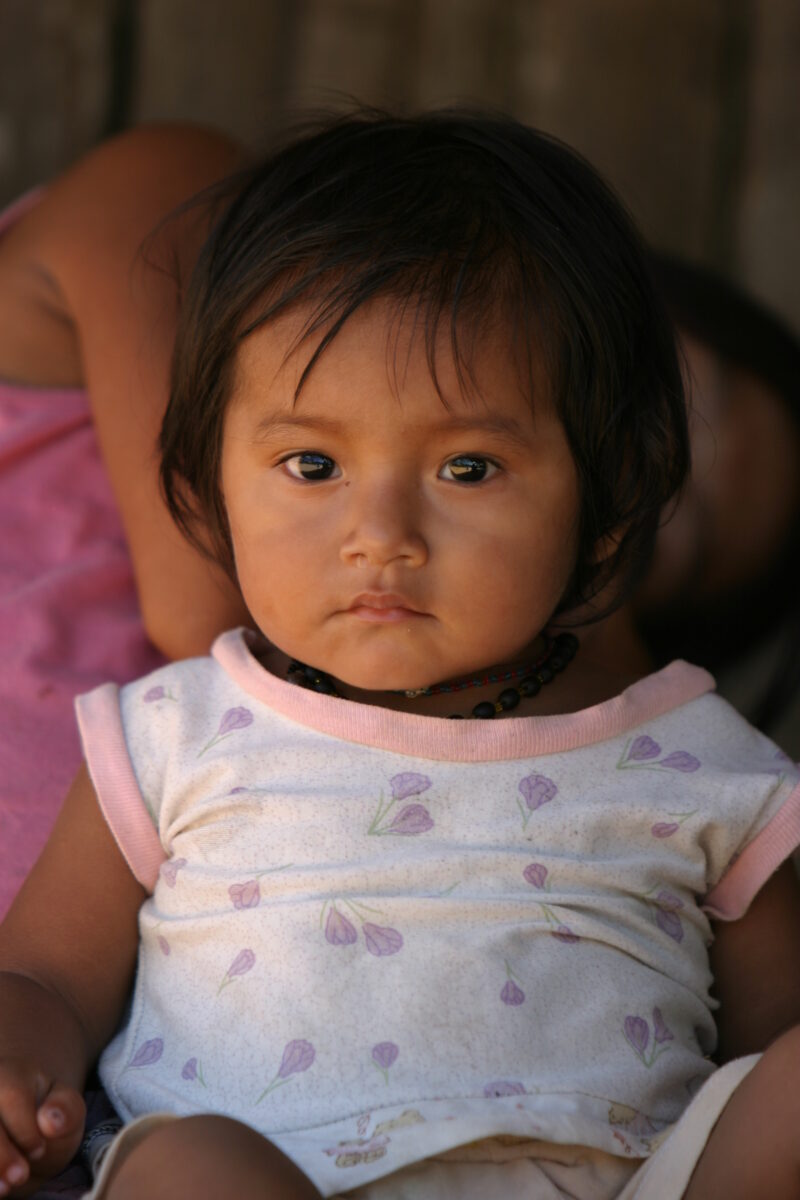 Amerindian Girl in Peru — Amerindian girls of the Shipibo group, living in the jungles of Peru, along the Ucayali River. — Peru, Poverty, Shipibo Indians, Uc...