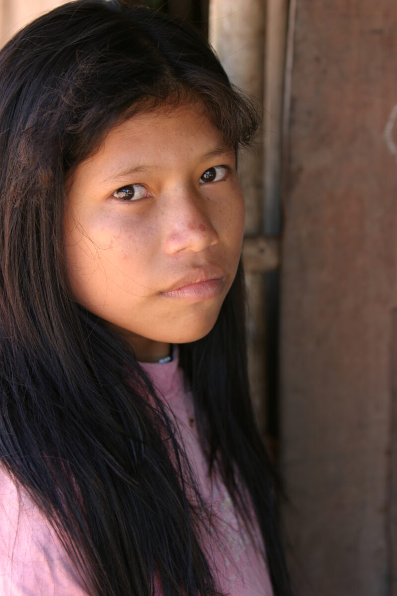 Amerindian Girl in Peru — Amerindian girls of the Shipibo group, living in the jungles of Peru, along the Ucayali River. — Peru, Poverty, Shipibo Indians, Uc...