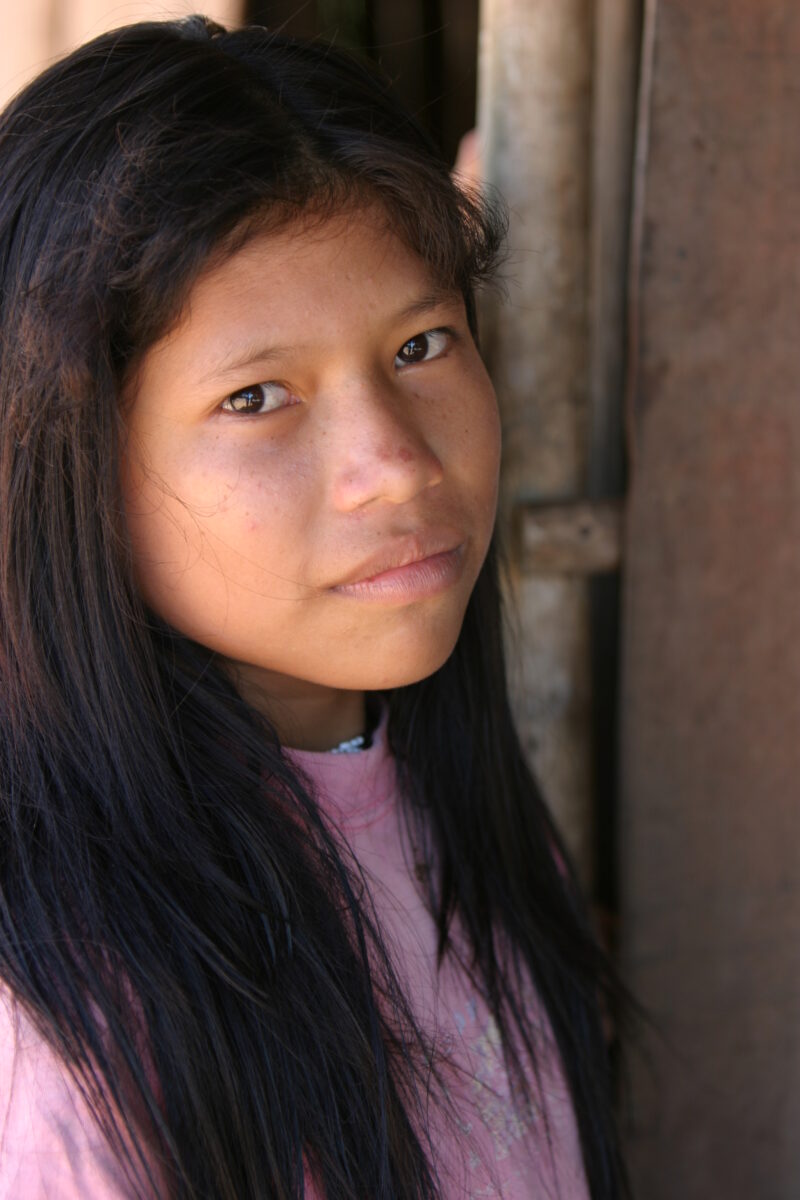 Amerindian Girl in Peru — Amerindian girls of the Shipibo group, living in the jungles of Peru, along the Ucayali River. — Peru, Poverty, Shipibo Indians, Uc...