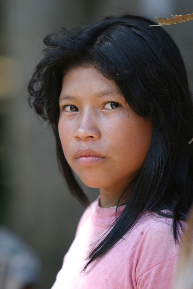 Amerindian Girl in Peru — Amerindian girls of the Shipibo group, living in the jungles of Peru, along the Ucayali River. — Peru, Poverty, Shipibo Indians, Uc...