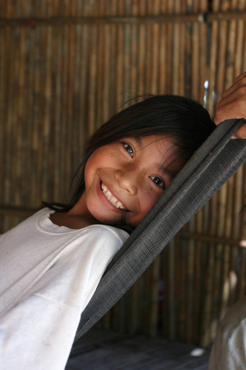 Amerindian Girl in Peru — Amerindian girls of the Shipibo group, living in the jungles of Peru, along the Ucayali River. — Peru, Poverty, Shipibo Indians, Uc...