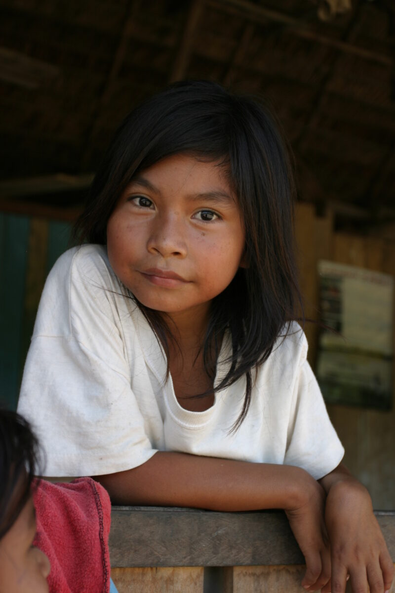 Amerindian Girl in Peru — Amerindian girls of the Shipibo group, living in the jungles of Peru, along the Ucayali River. — Peru, Poverty, Shipibo Indians, Uc...