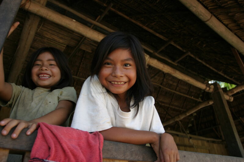Amerindian Girl in Peru — Amerindian girls of the Shipibo group, living in the jungles of Peru, along the Ucayali River. — Peru, Poverty, Shipibo Indians, Uc...
