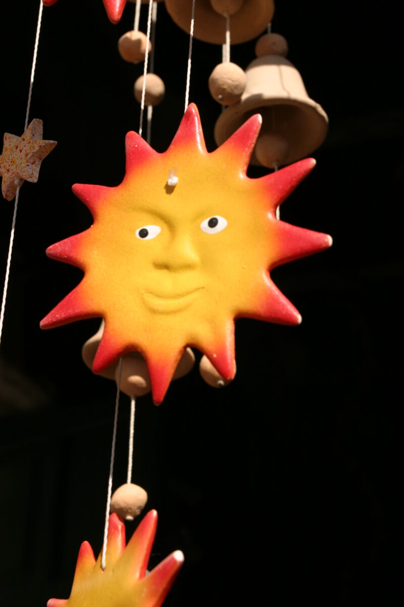 Stock Images of Honduras — Sun Art in a rural shop in Honduras — Honduras, arts, crafts, sun