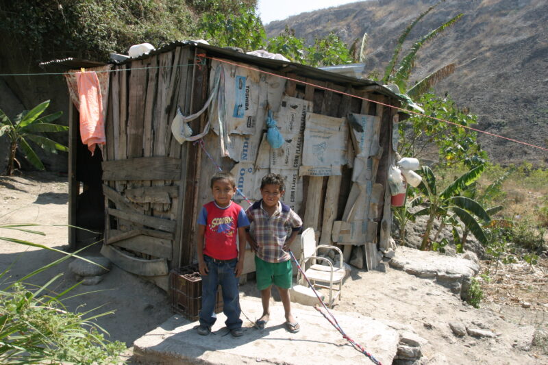 Stock Images of Honduras — Children living in poverty, in the country of Honduras — Honduras, Tegucigalpa, houses, homes, poor