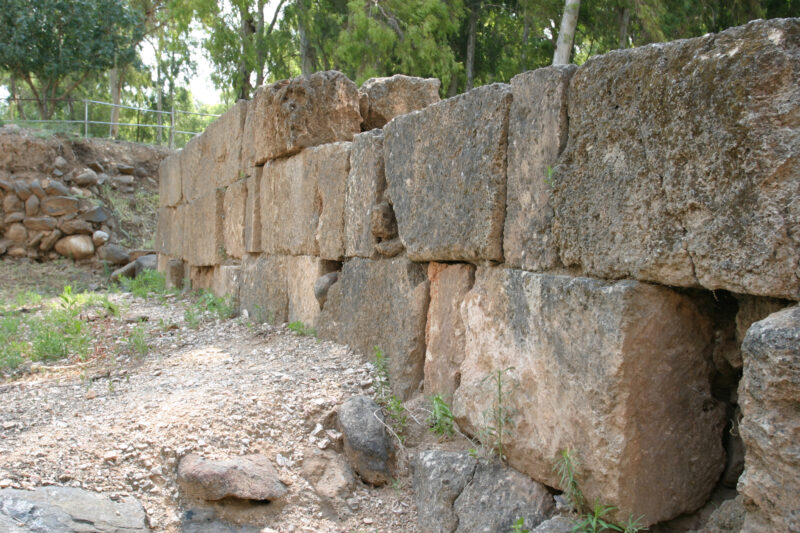 Archaeological Ruins in Isreal — Ancient walls built by a people from long ago — Israel, city walls, ruins, archaeology