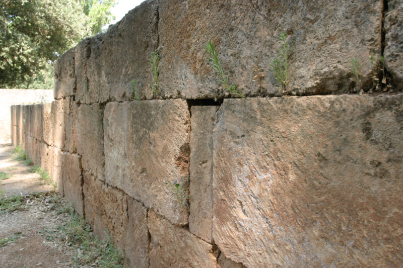 Archaeological Ruins in Isreal — Ancient walls built by a people from long ago — Israel, city walls, ruins, archaeology