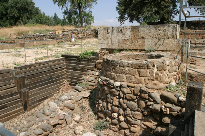 Archaeological Ruins in Isreal — Ancient walls built by a people from long ago — Israel, city walls, ruins, archaeology
