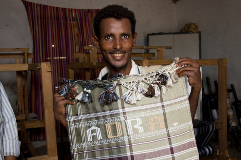 Learning to Weave — Somali Refugees living in Yemen — Somolia, refugees, skills training, weaving, livelihoods
