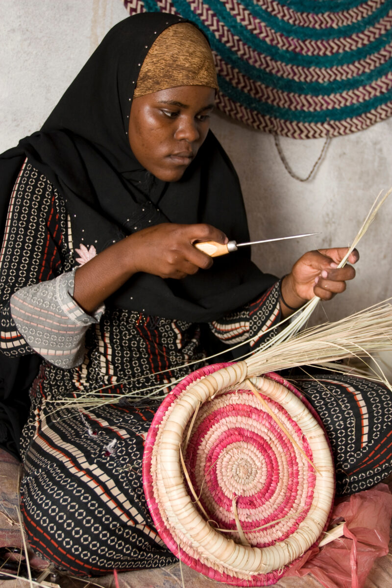 Basket Making in the Refugee Camp — Somali Refugees living in Yemen learn how to make baskets as a way to earn income. — Somolia, refugees, skills training, ...