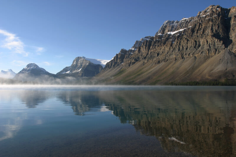 Bow Lake in Canada — Stock Images of Lakes: Bow Lake in Banff national Park, Alberta, Canada in Early morning Light — Canada, Alberta, Banff National Park, S...