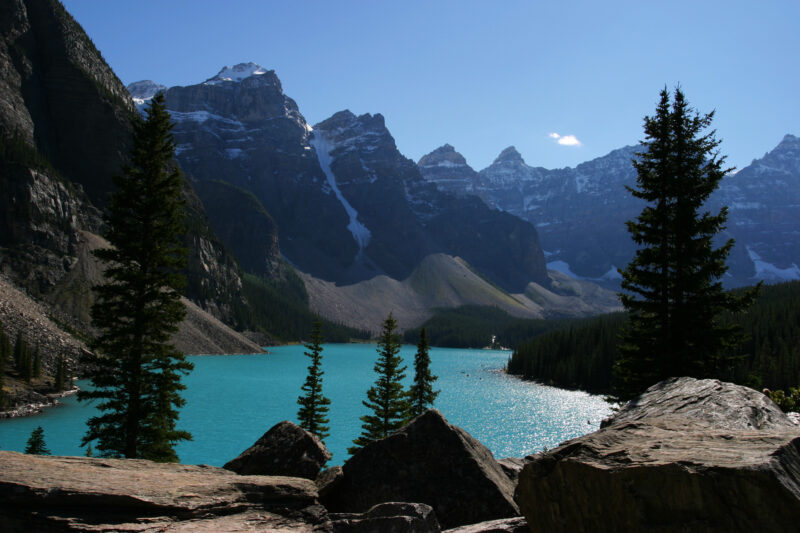 Moraine Lake in Canada — Stock Images of Lakes: Moraine Lake in Banff National Park in Alberta, Canada — Canada, Alberta, Banff National Park, Scenic, Mountians