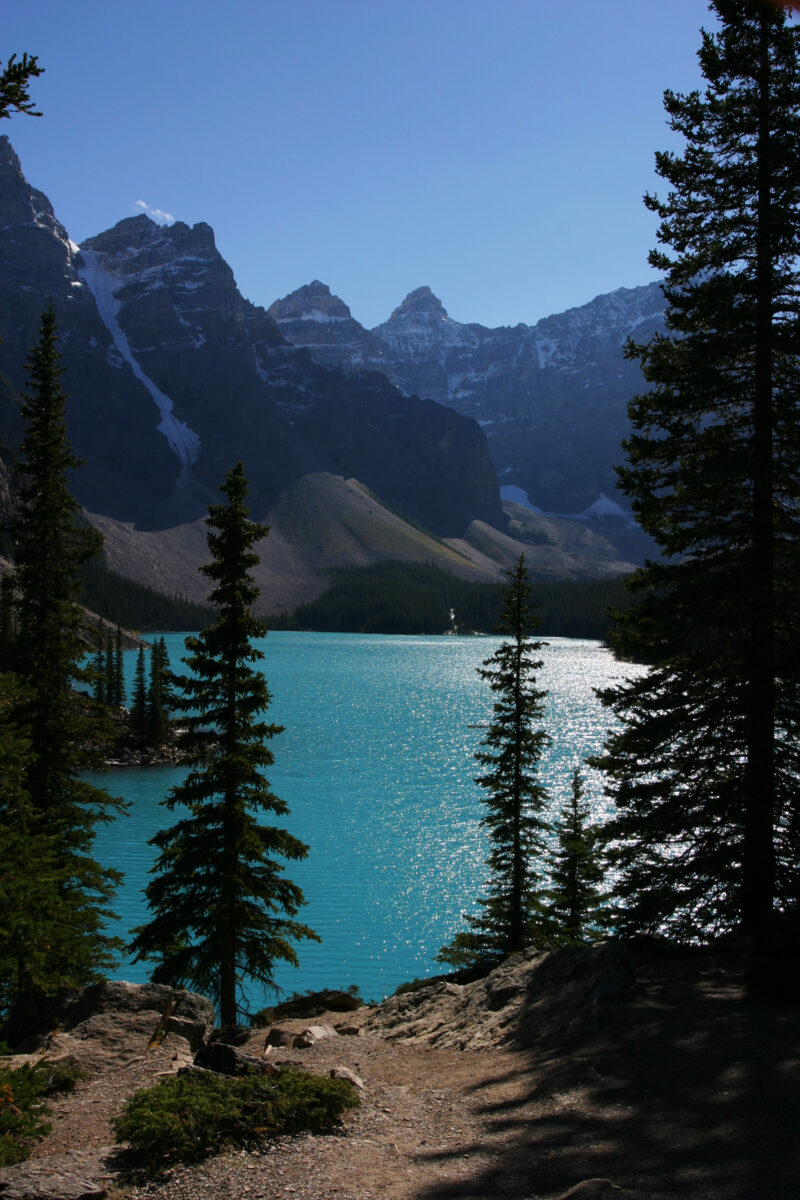Moraine Lake in Canada — Stock Images of Lakes: Moraine Lake in Banff National Park in Alberta, Canada — Canada, Alberta, Banff National Park, Scenic, Mountians