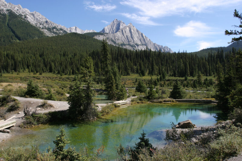 Ink Pots in Banff National Park — Stock Images of Lakes: Mountain Springs create colorful pond high up in the mountains in Banff National Park, in Alberta Ca...