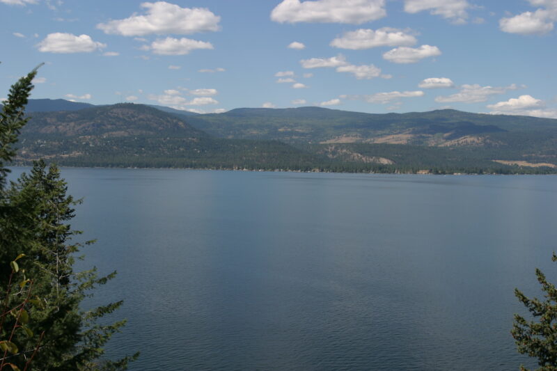 Okanagan lake in Canada — Stock Images of Lakes — Canada, British Columbia, Okanagan Lake, Lakes, Scenic