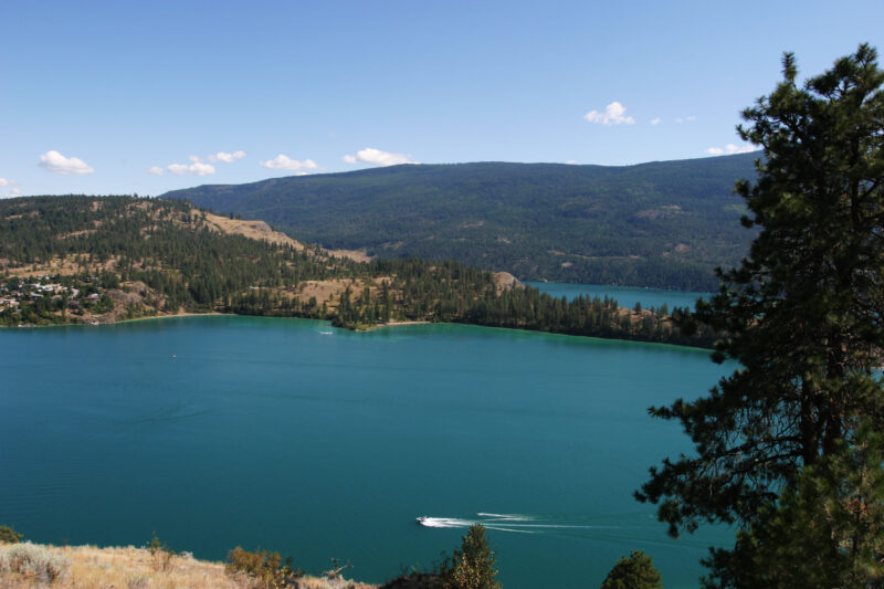 Okanagan lake in Canada — Stock Images of Lakes — Canada, British Columbia, Okanagan Lake, Lakes, Scenic