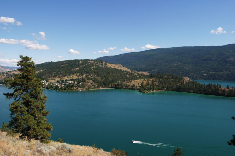 Okanagan lake in Canada — Stock Images of Lakes — Canada, British Columbia, Okanagan Lake, Lakes, Scenic